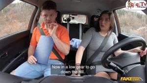 Ehliyet kursu öğrencisinin ağzına vitesi veriyorum Porno izle